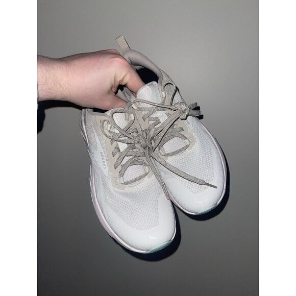 ❗️new $140 BROOKS Cascadia 17❗️ wmns size 10❗️ - Picture 2 of 5